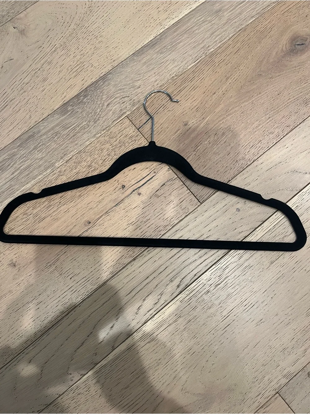 Set of 10 black velvet hangers